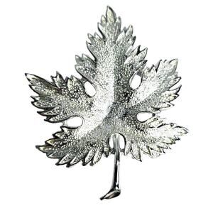 Vintage 90s Silver Tone Maple Leaf Brooch Pin Autumn Fall Grandmacore